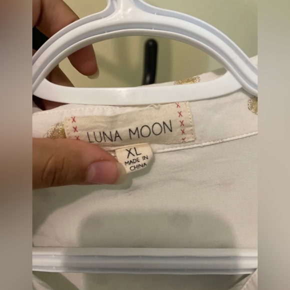 📌Polka-dot button down blouse - Picture 3 of 3